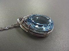 SVダイヤ入ブルートパーズ10ct upペンダント