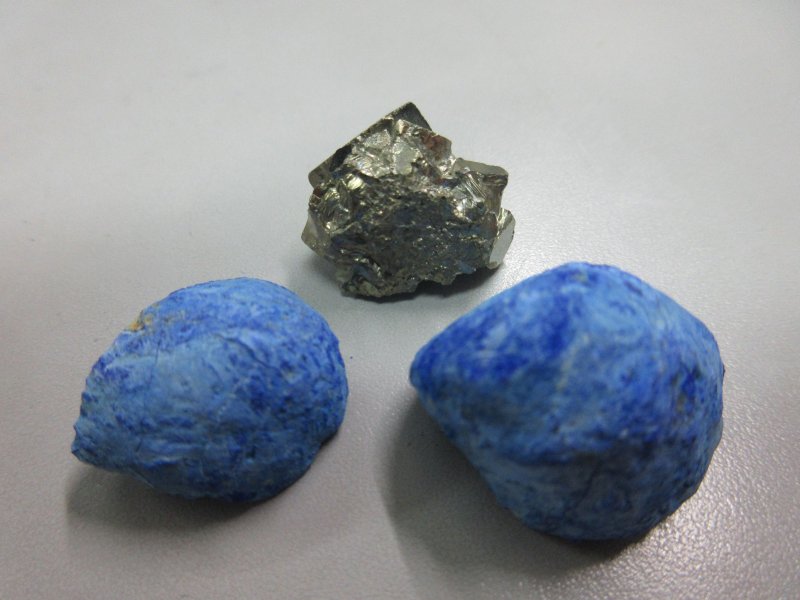 画像2: アズライトのペア原石&パイライト原石 (2)