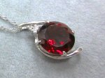 画像1: 18K WG ダイヤ入 "実力の美ガーネット"ペンダント (1)