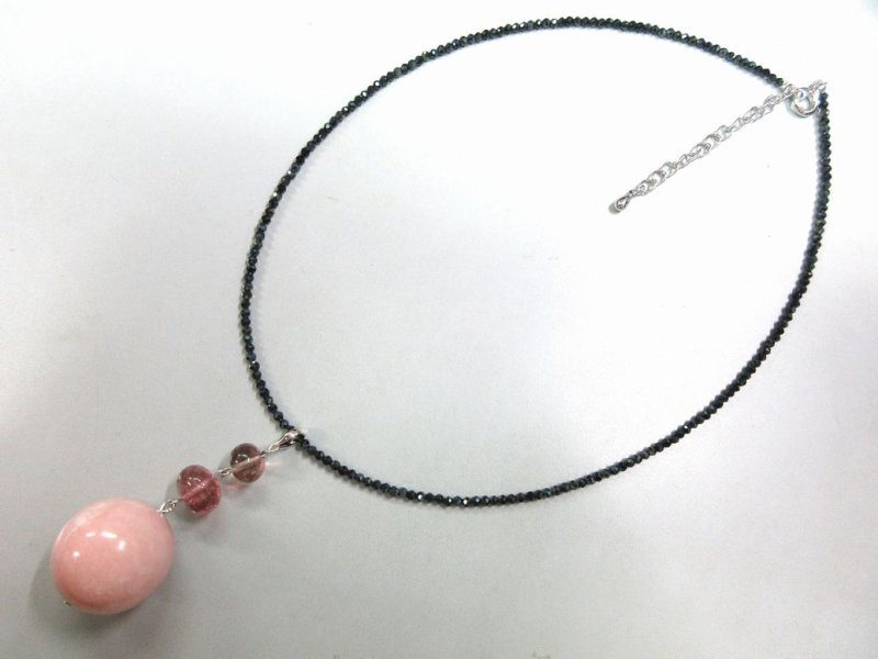 画像3: 大粒20mmピンクオパール&ピンクトルマリン ペンダント ＋ SVブラックスピネル基本のネックレス (3)