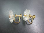 画像2: 18K 水晶&淡水パール「プルメリア」イヤリング (2)