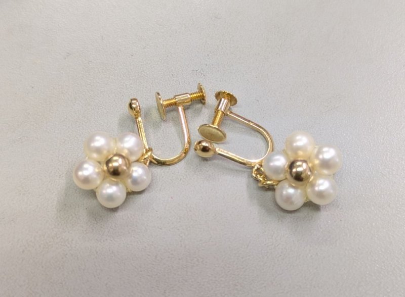 画像1: 18K 留具／14K ボール入　淡水パールお花のイヤリング (1)