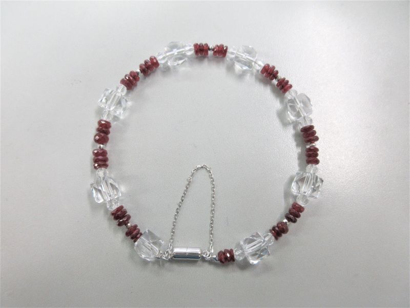 18K WG入 ルビー&天然水晶 ブレスレット (SV925マグネット留具・内周16.5cm)